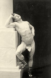 Eugen Sandow, i klassisk oldgræsk-romersk positur, ca. 1894